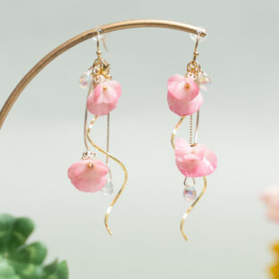 春風にゆれる、スイートピーのアクセサリー🩷✨